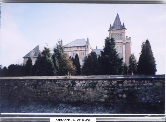 vanzare castelul kendeffy din castelul privit departare