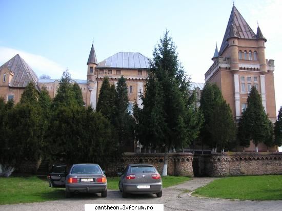 De vanzare Castelul KENDEFFY din Hunedoara(hateg) - partea din fata a castelului - Forum Demonstrativ