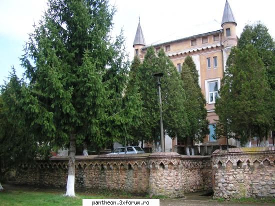 De vanzare Castelul KENDEFFY din Hunedoara(hateg) - priveliste din lateral - Forum Demonstrativ
